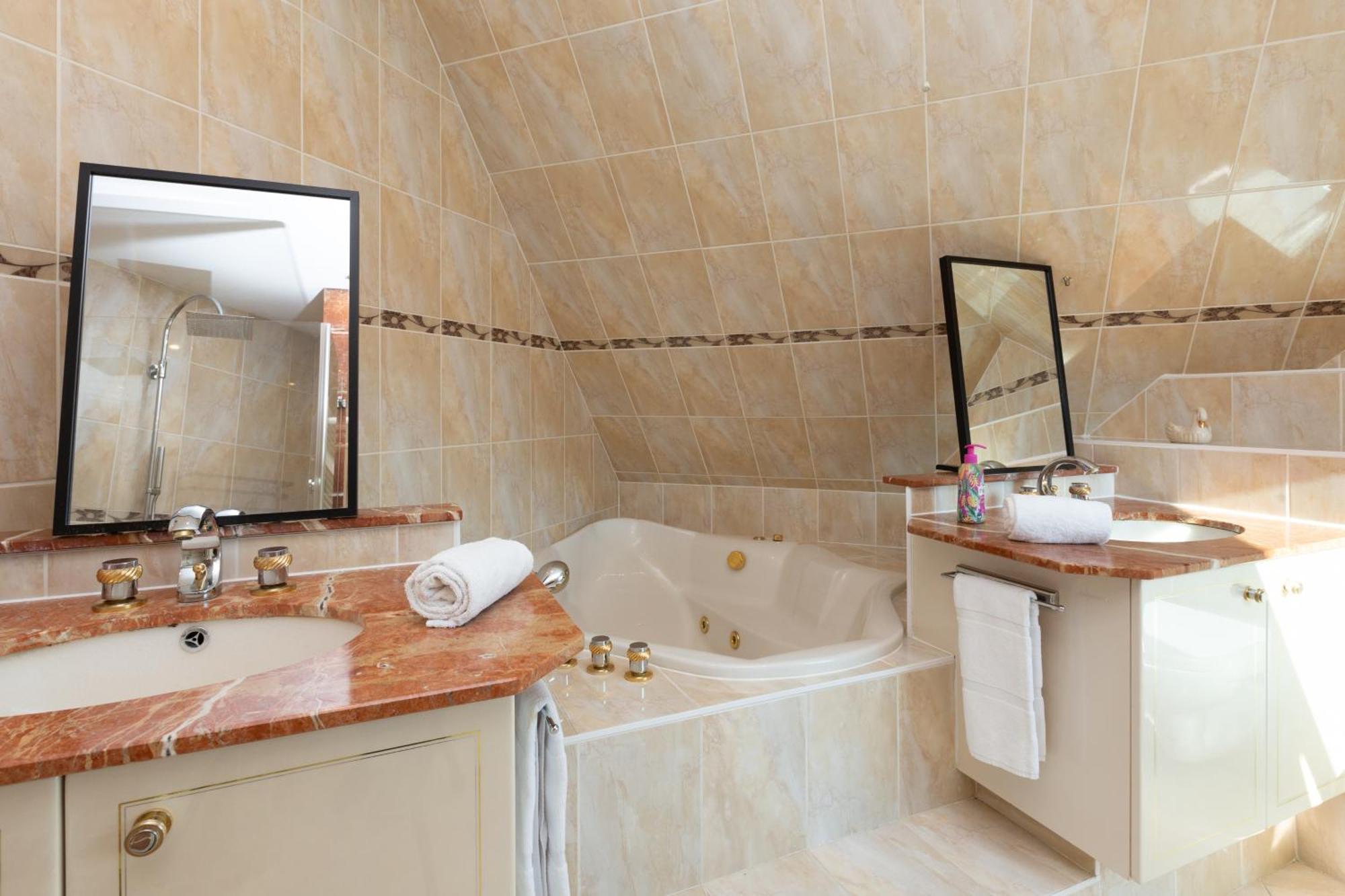 Gites Spa Strasbourg - Villa Ours - Spa Prive, Sauna, Borne D'Arcade, Babyfoot Ittenheim エクステリア 写真